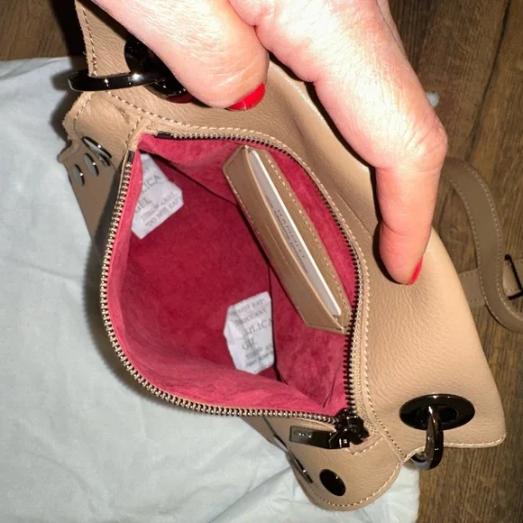 Stylish Tan Leather Shoulder Bag - Picture 9 of 10